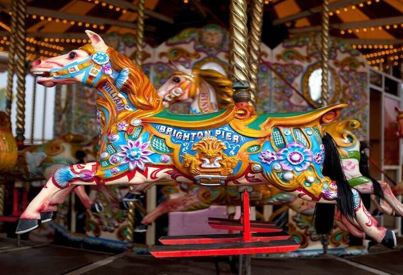 Отель Holiday Inn Express London Gatwick Crawley By Ihg