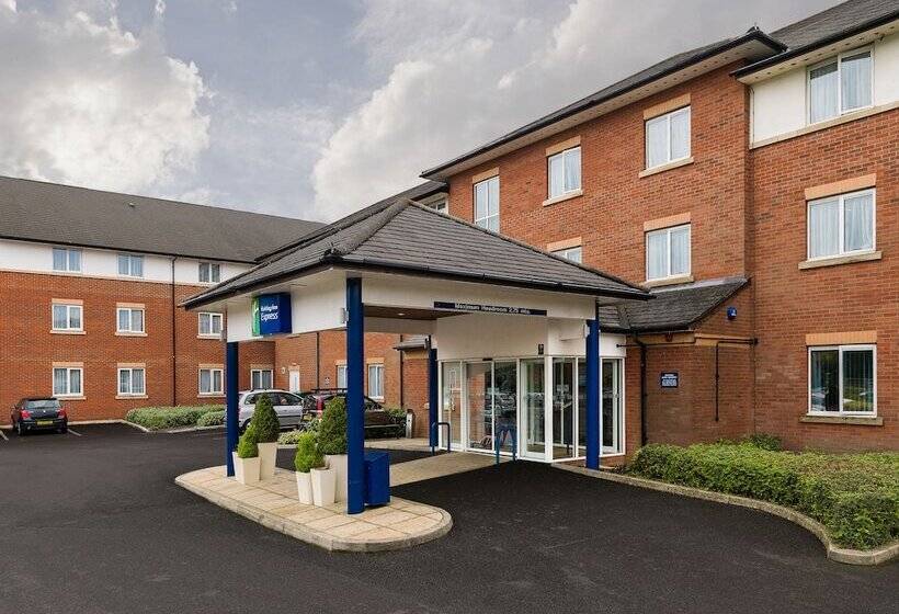 Отель Holiday Inn Express London Gatwick Crawley By Ihg