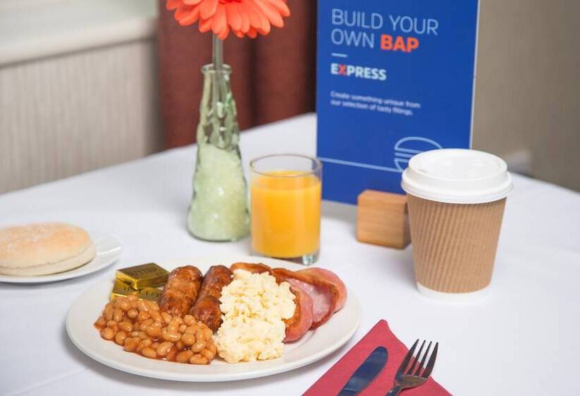 Отель Holiday Inn Express London Gatwick Crawley By Ihg