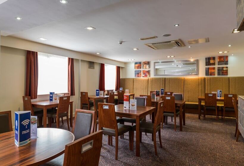 Отель Holiday Inn Express London Gatwick Crawley By Ihg
