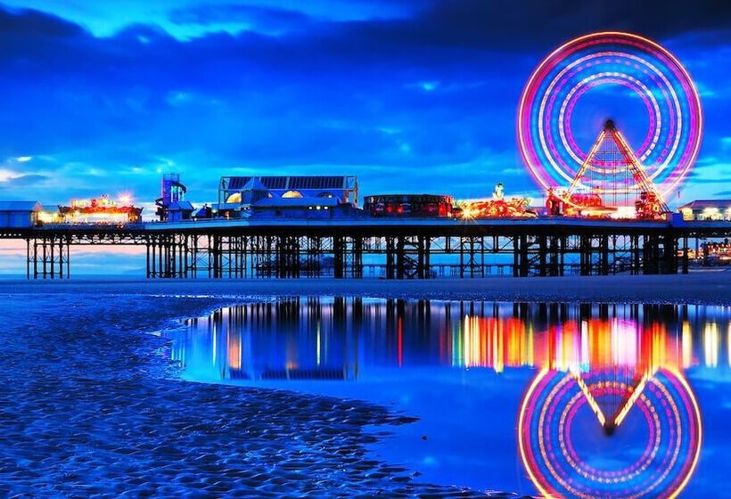 Отель Holiday Inn Express London Gatwick Crawley By Ihg