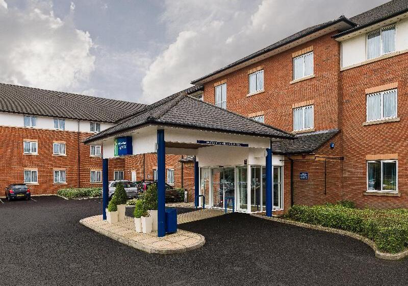 Отель Holiday Inn Express London Gatwick Crawley By Ihg