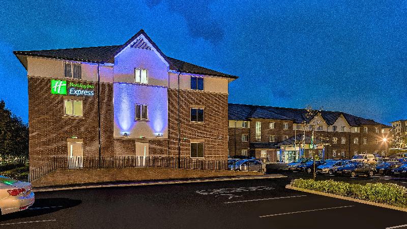 Отель Holiday Inn Express London Gatwick Crawley By Ihg