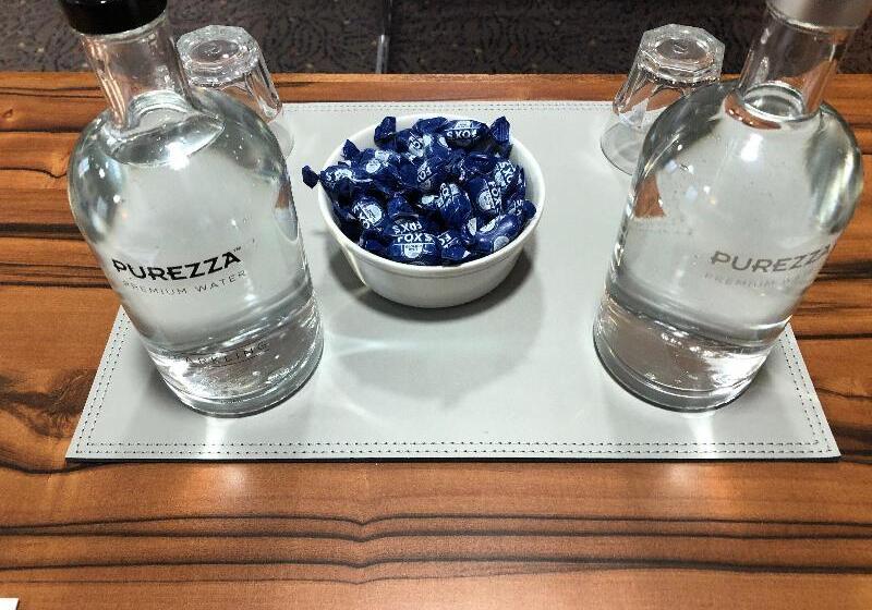 Отель Holiday Inn Express London Gatwick Crawley By Ihg