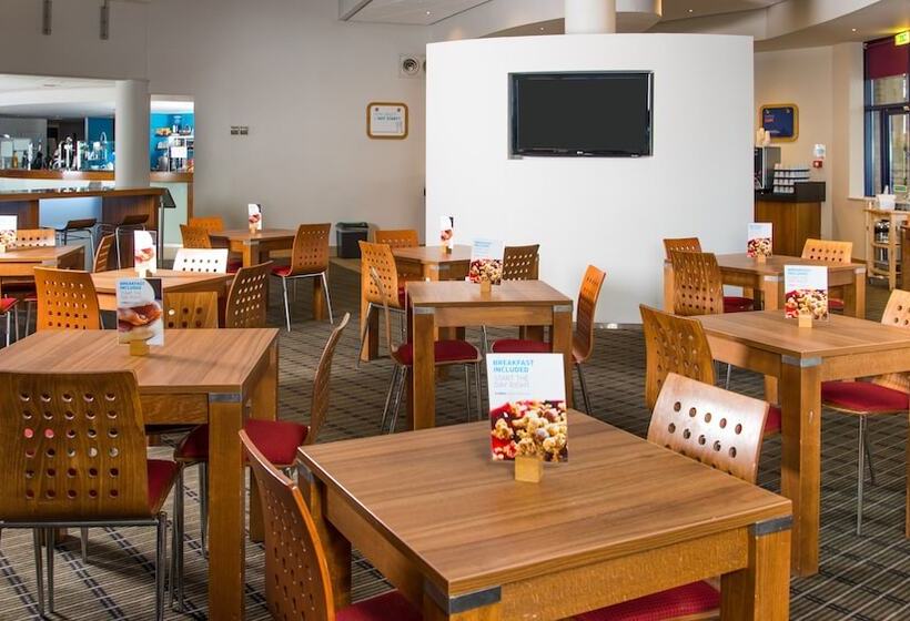 בית מלון כפרי Holiday Inn Express Newport, An Ihg