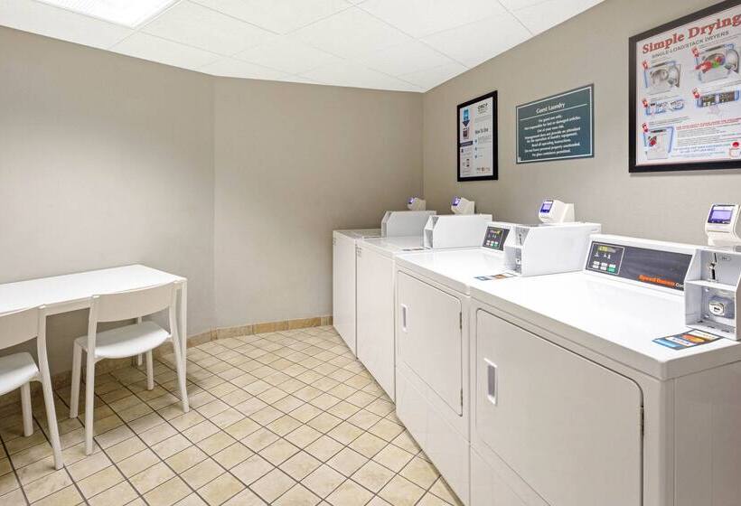 فندق La Quinta By Wyndham Miami Airport East