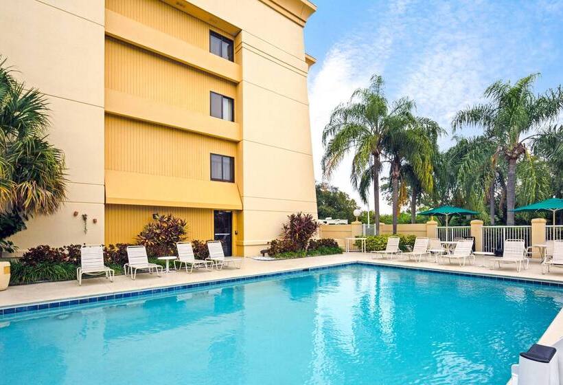 فندق La Quinta By Wyndham Miami Airport East