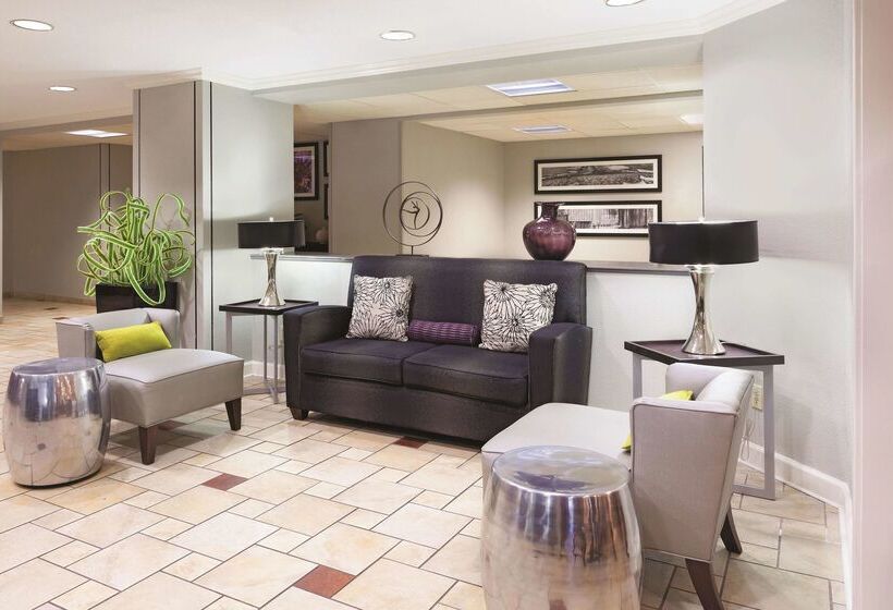 فندق La Quinta By Wyndham Miami Airport East