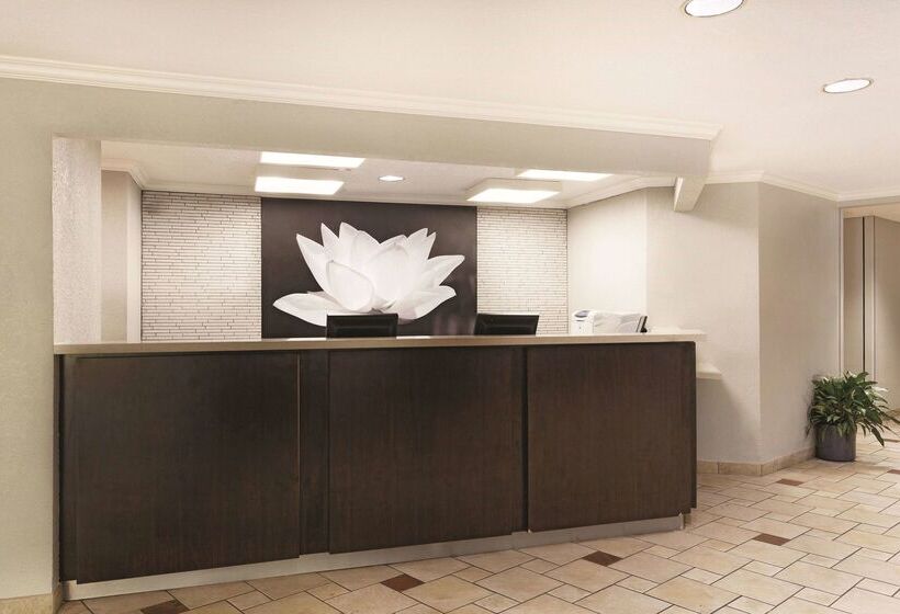 فندق La Quinta By Wyndham Miami Airport East