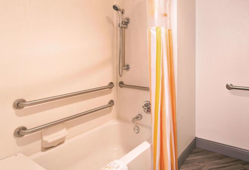 فندق La Quinta By Wyndham Miami Airport East