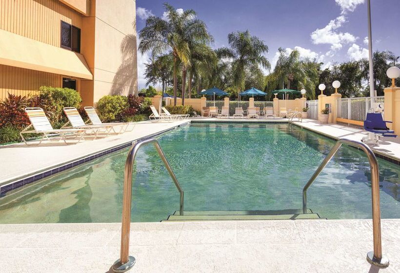 فندق La Quinta By Wyndham Miami Airport East