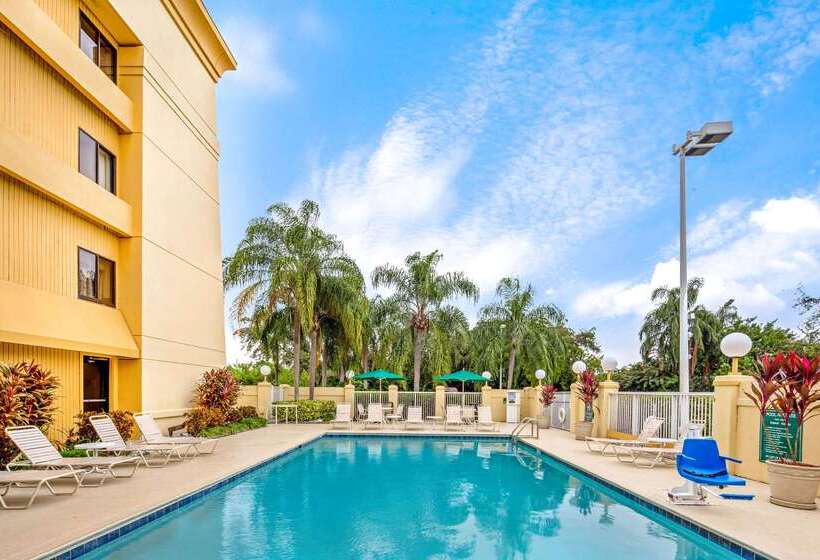 فندق La Quinta By Wyndham Miami Airport East