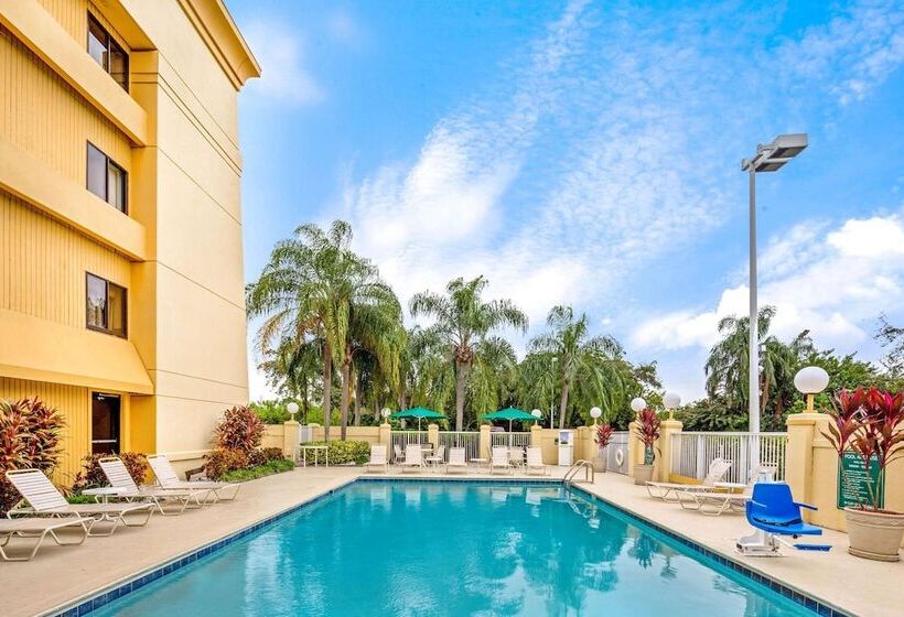 فندق La Quinta By Wyndham Miami Airport East