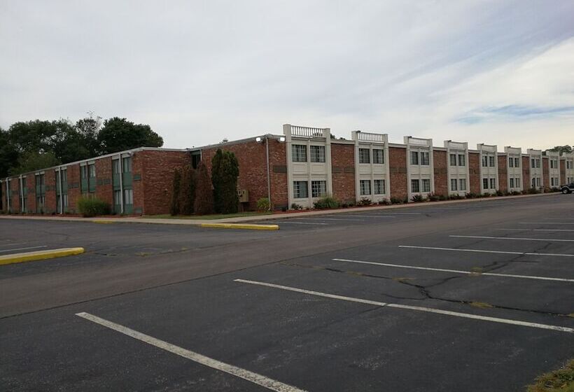 Mystic River Hotel & Suites