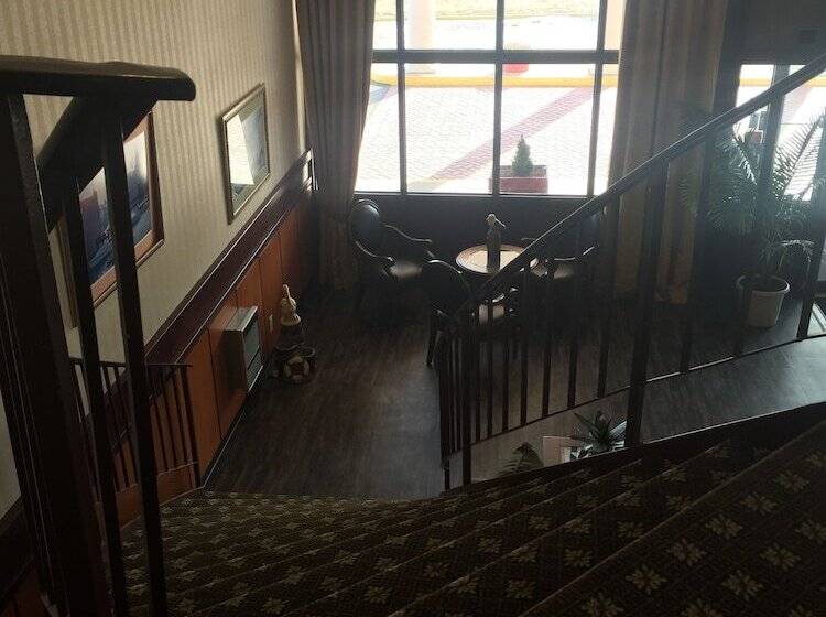 Mystic River Hotel & Suites