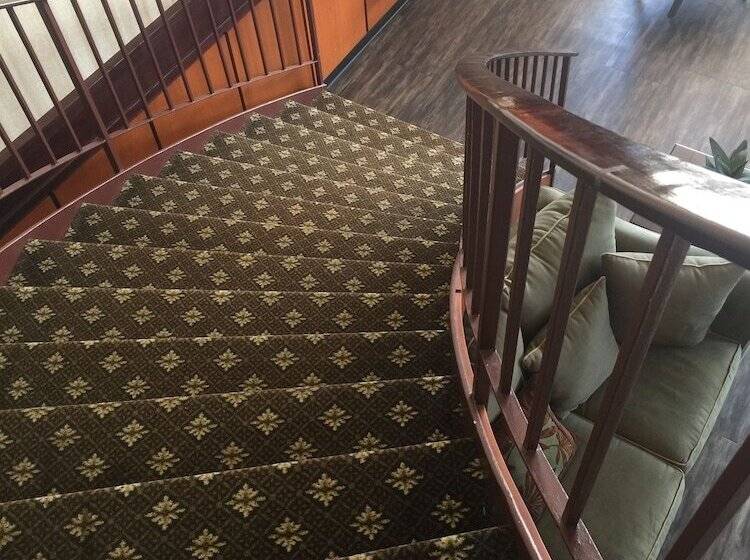 Mystic River Hotel & Suites