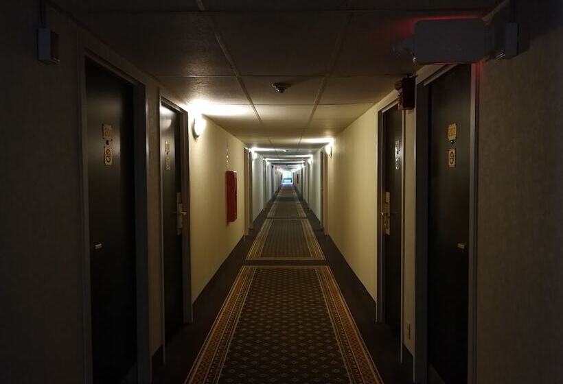 Mystic River Hotel & Suites