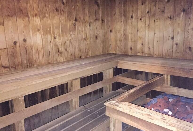 Mystic River Hotel & Suites