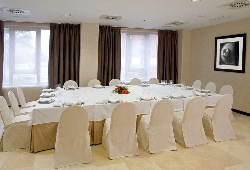 هتل NH Valladolid Balago