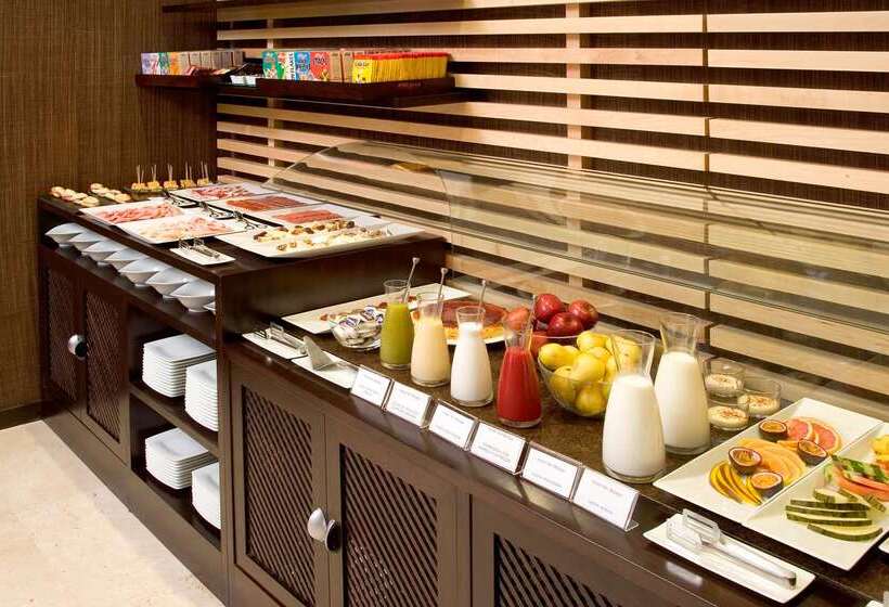 هتل NH Valladolid Balago