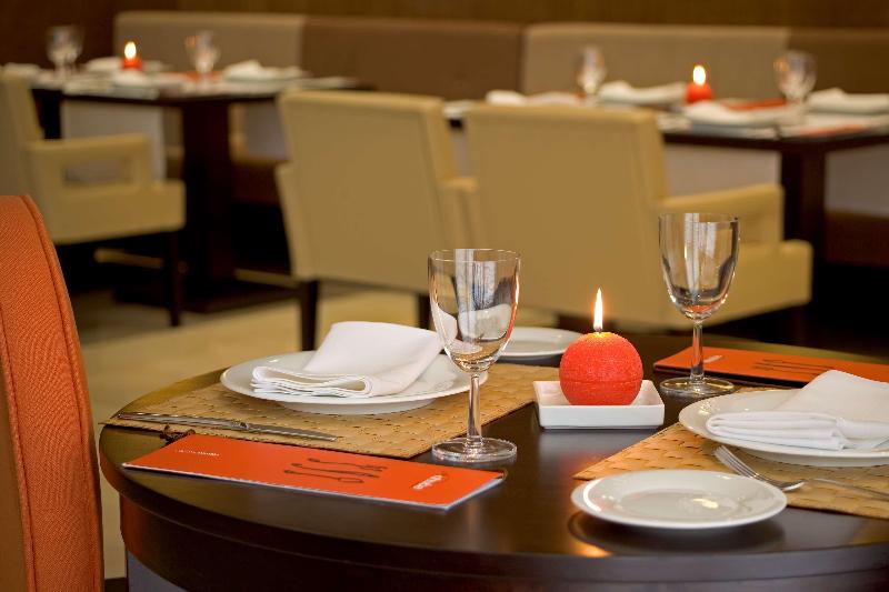 هتل NH Valladolid Balago