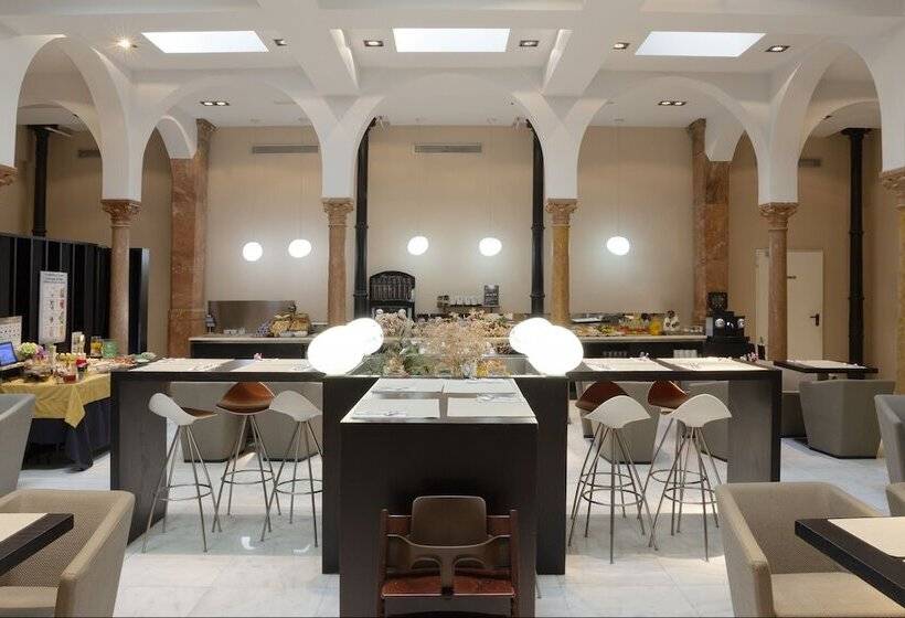 هتل Petit Palace Plaza Malaga