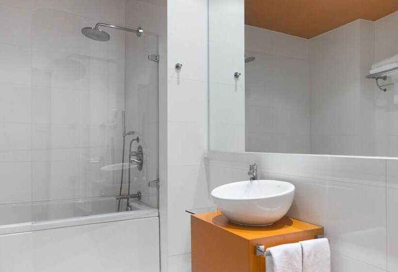 هتل Petit Palace Plaza Malaga