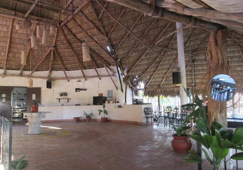 فندق Plaza Tucanes Manzanillo