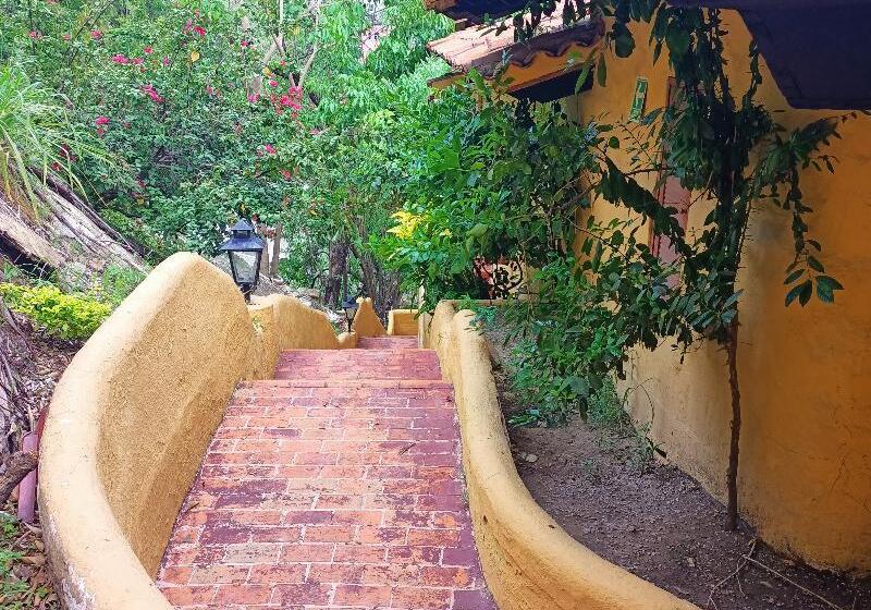 فندق Plaza Tucanes Manzanillo