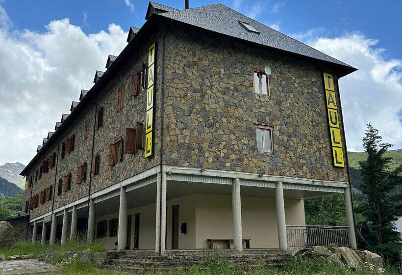 هتل Taull