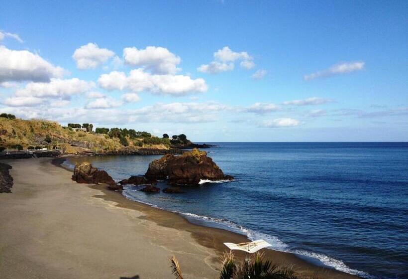 Отель Vinha Da Areia Beach