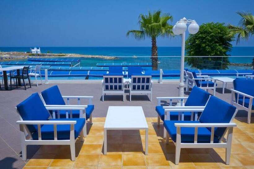 Myroandrou Beach Hotel Apartments