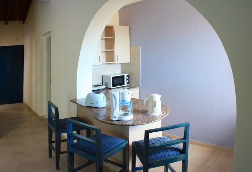 Myroandrou Beach Hotel Apartments