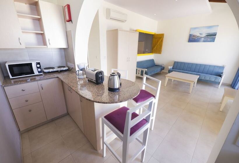 Myroandrou Beach Hotel Apartments
