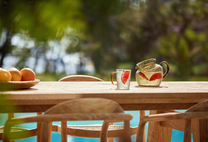 리조트 Ikos Porto Petro