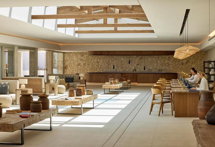 리조트 Ikos Porto Petro