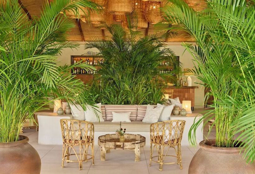 리조트 Ikos Porto Petro