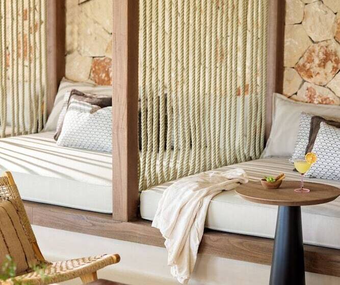 리조트 Ikos Porto Petro