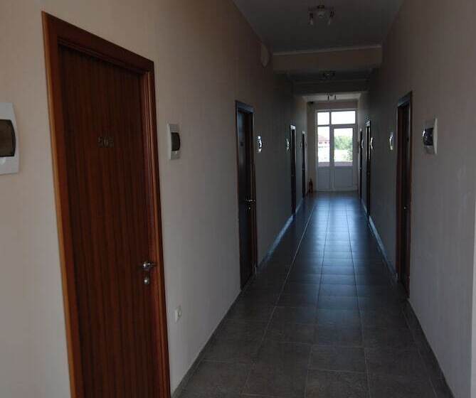 فندق Alles Guesthouse