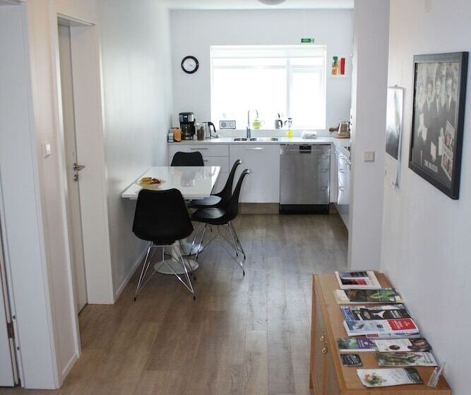 هتل Brekkugata 33 Guesthouse