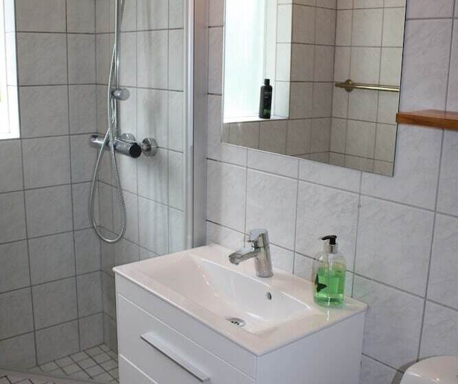 هتل Brekkugata 33 Guesthouse