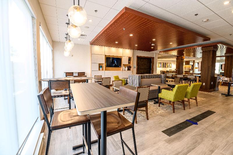 Отель Holiday Inn Express & Suites Dayton East   Beavercreek, An Ihg