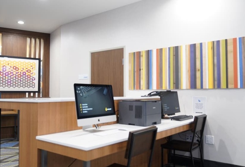 酒店 Holiday Inn Express & Suites Dallas Central Market Center By Ihg