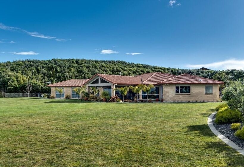 בית מלון כפרי Napier B&b   Tequila Sunrise