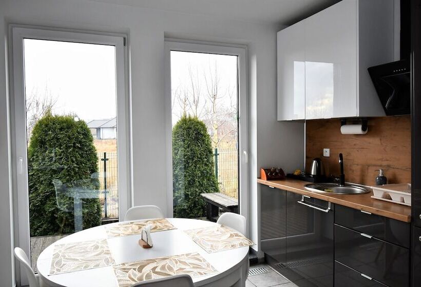 هتل Sleepinn Gdansk Airport