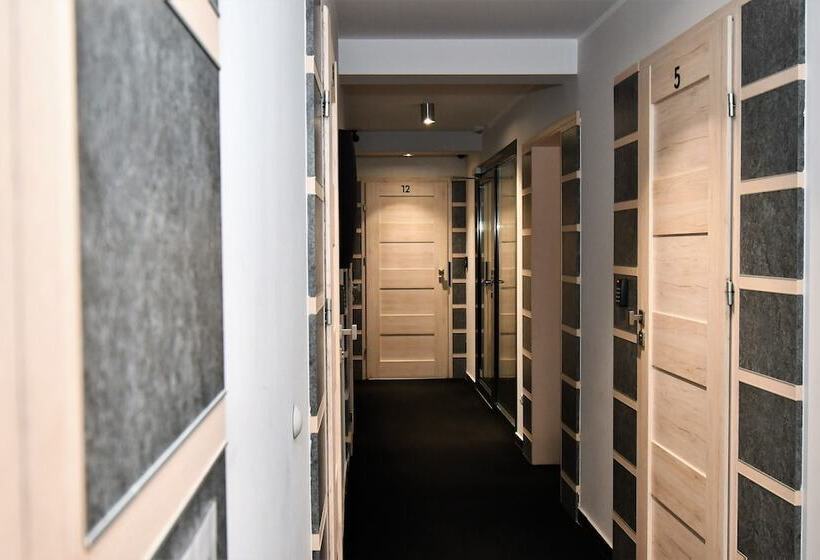 هتل Sleepinn Gdansk Airport