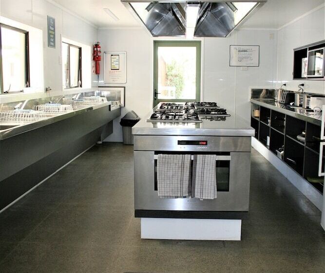 Отель Whatuwhiwhi Top 10 Holiday Park