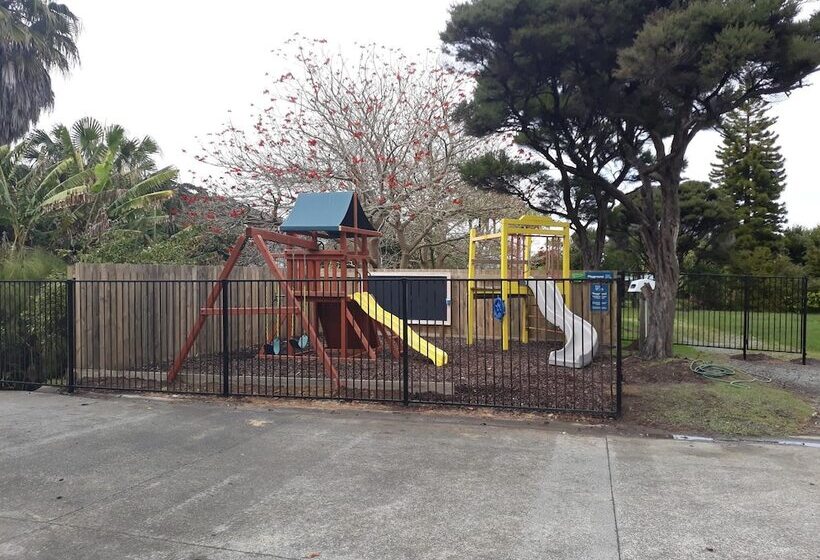 Отель Whatuwhiwhi Top 10 Holiday Park