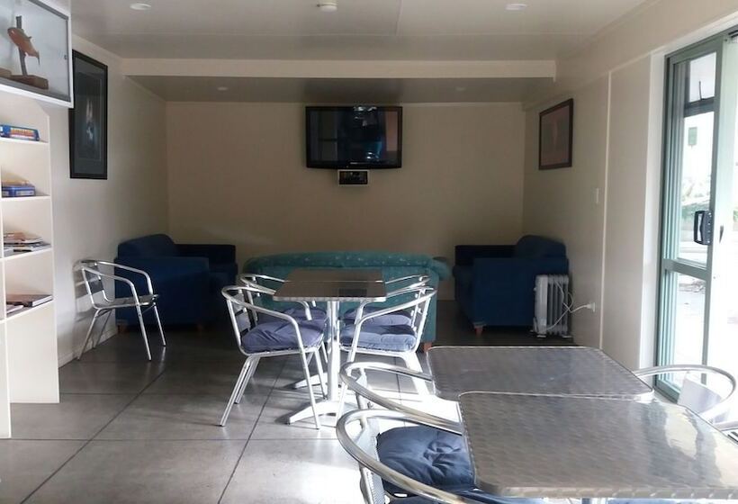 Отель Whatuwhiwhi Top 10 Holiday Park