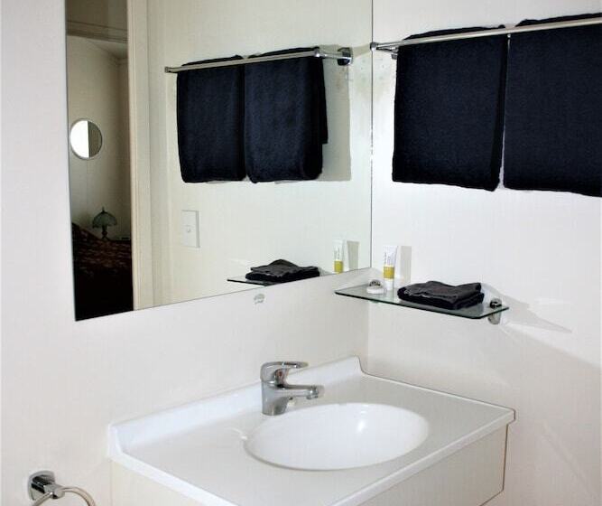 هتل Whatuwhiwhi Top 10 Holiday Park